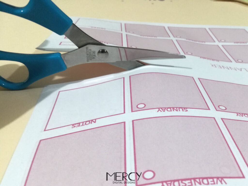 How to cut printable planner inserts with scissors